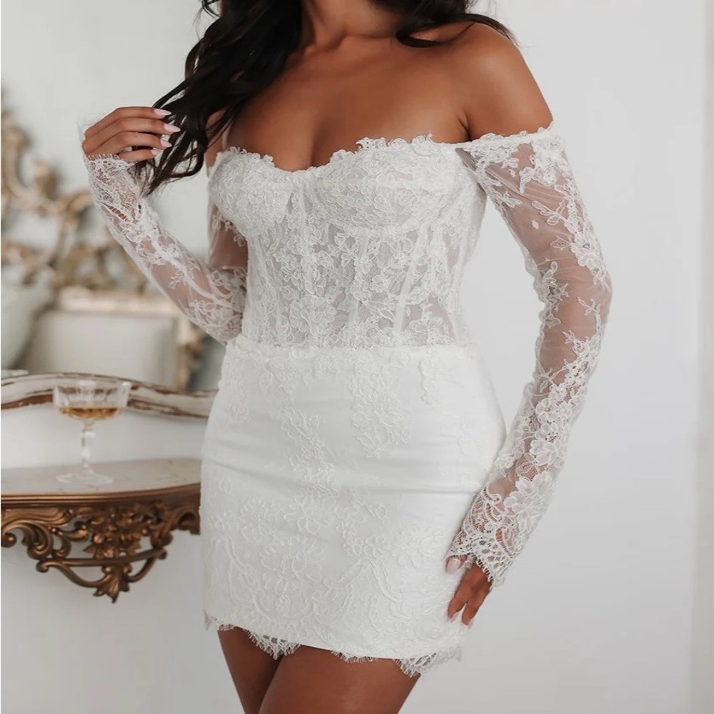 UNTAMED PETALS BY AMANDA JUDGE Off-Shoulder White Lace Wedding Dress